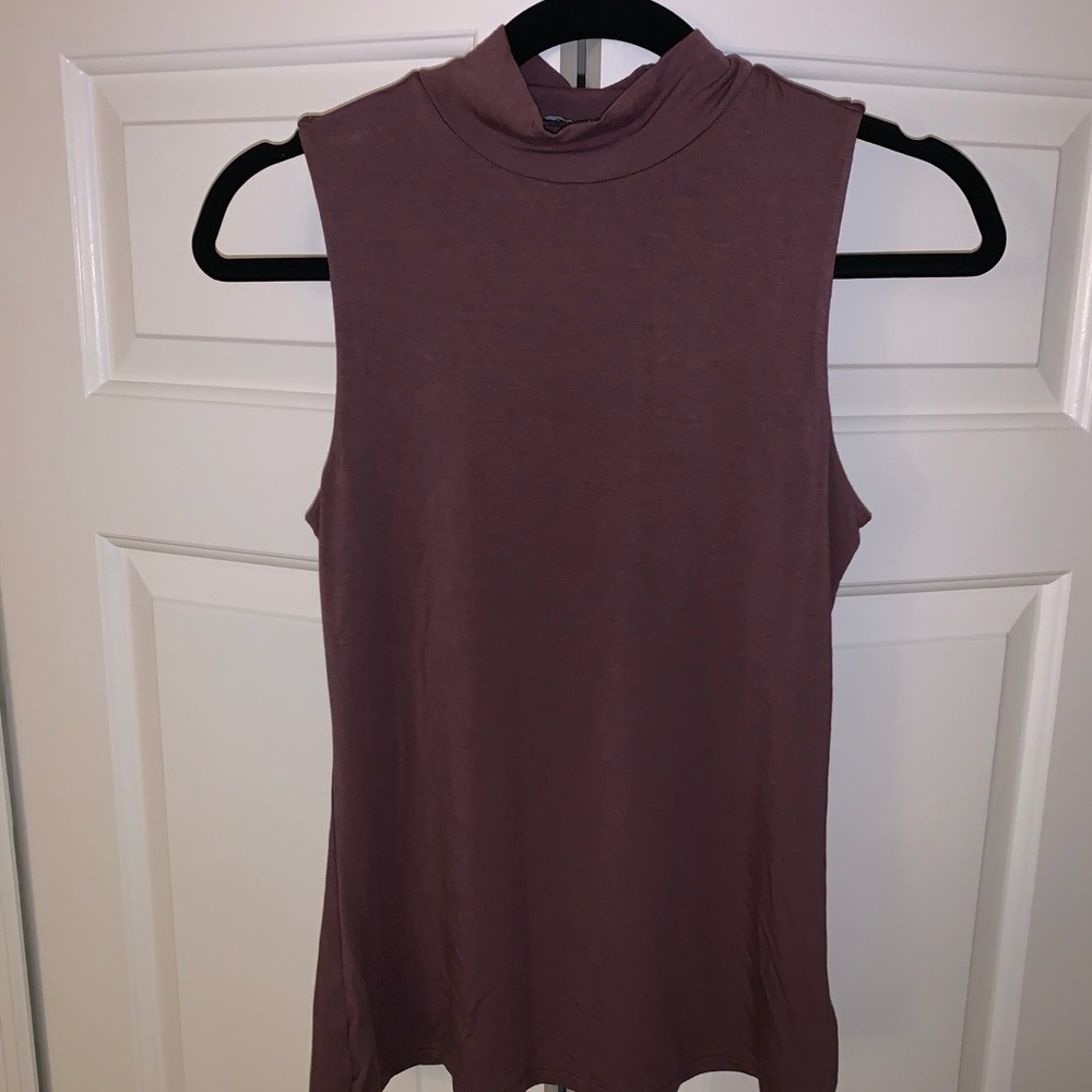 Sleeveless, stretchy burgundy top